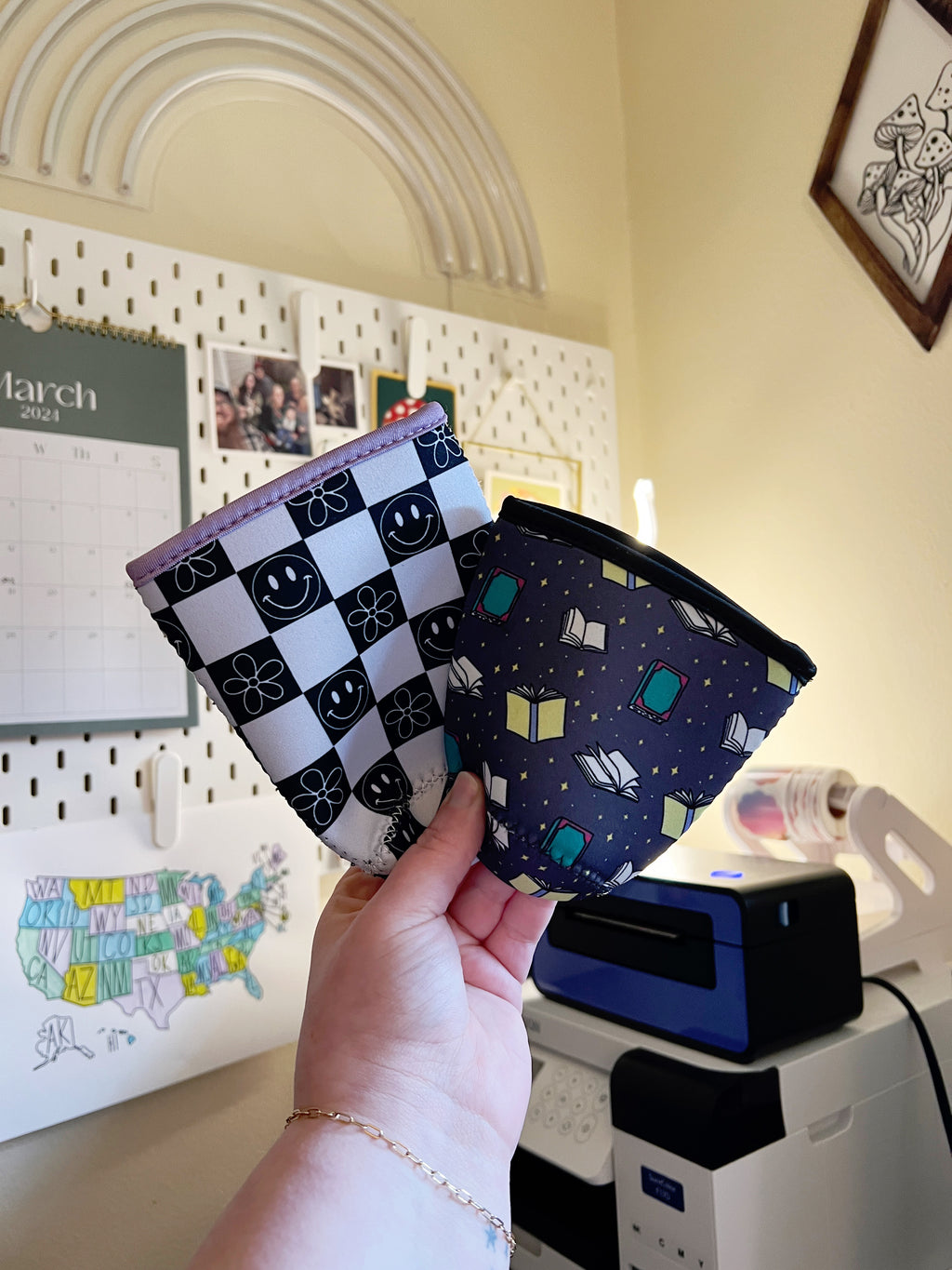 Book Lovers Drink Sleeve - Koozie